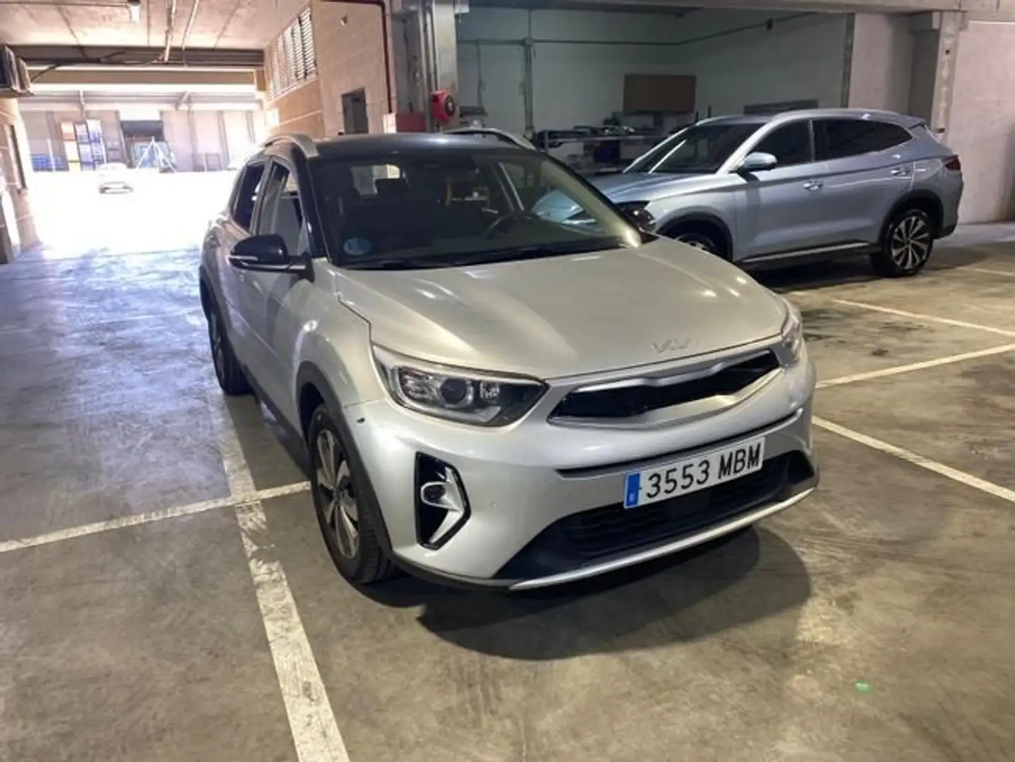 Kia Stonic 1.0 T-GDi 88kW (120CV) MHEV Drive DCT Gris - 2