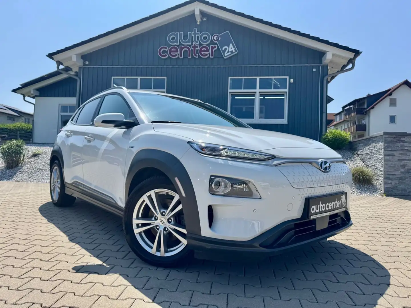 Hyundai KONA Premium Elektro°64 kWh°AHK°HeadUp°CCS°LED° Weiß - 1