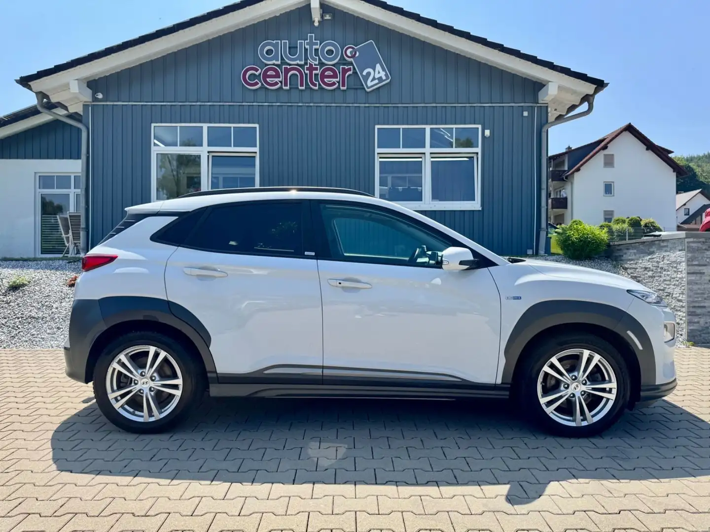 Hyundai KONA Premium Elektro°64 kWh°AHK°HeadUp°CCS°LED° Weiß - 2