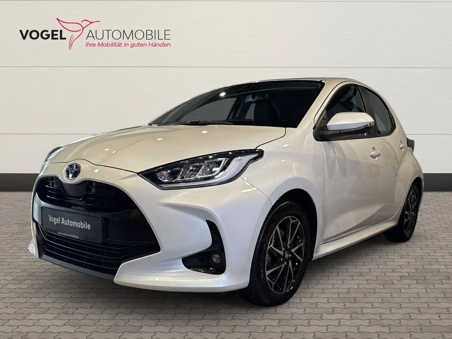 Toyota Yaris 1.5 D Team Deutschland Kam.+LED+Navi+ACC Blanc - 1