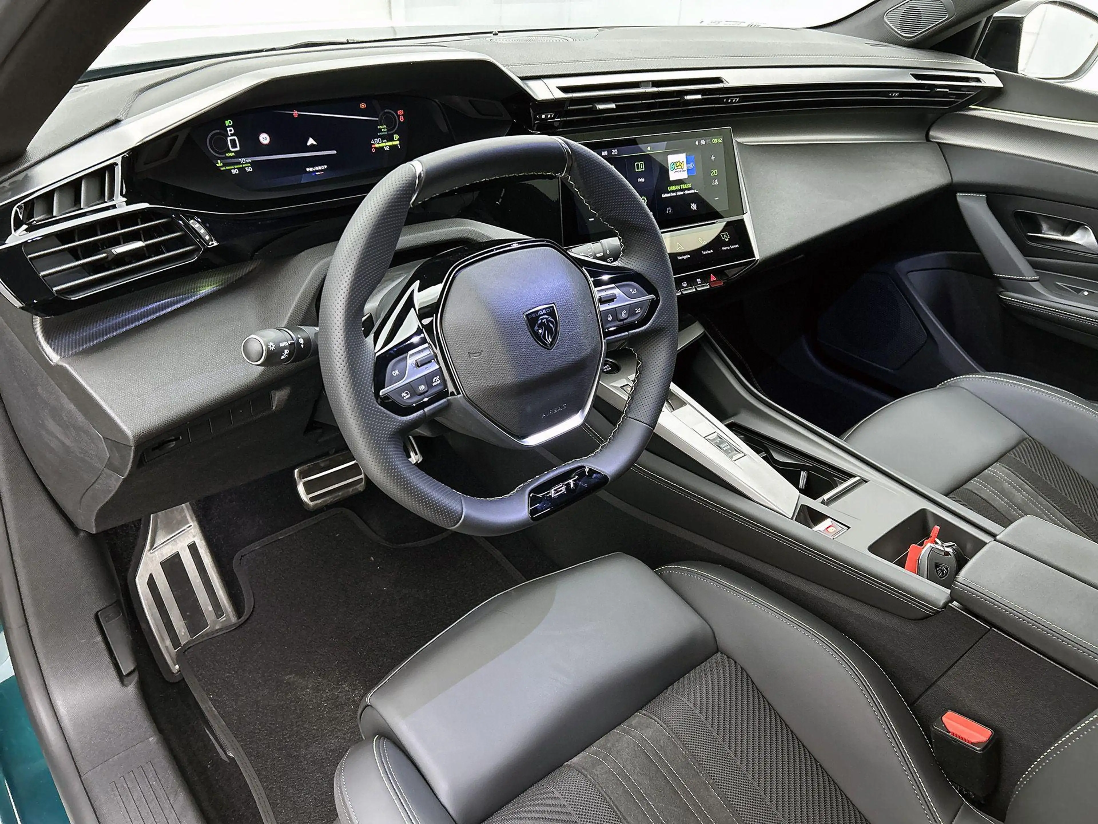 Peugeot 308 1.2 Hybrid 145 e-DCS6 GT | Alcantara® Executive In — photo 11