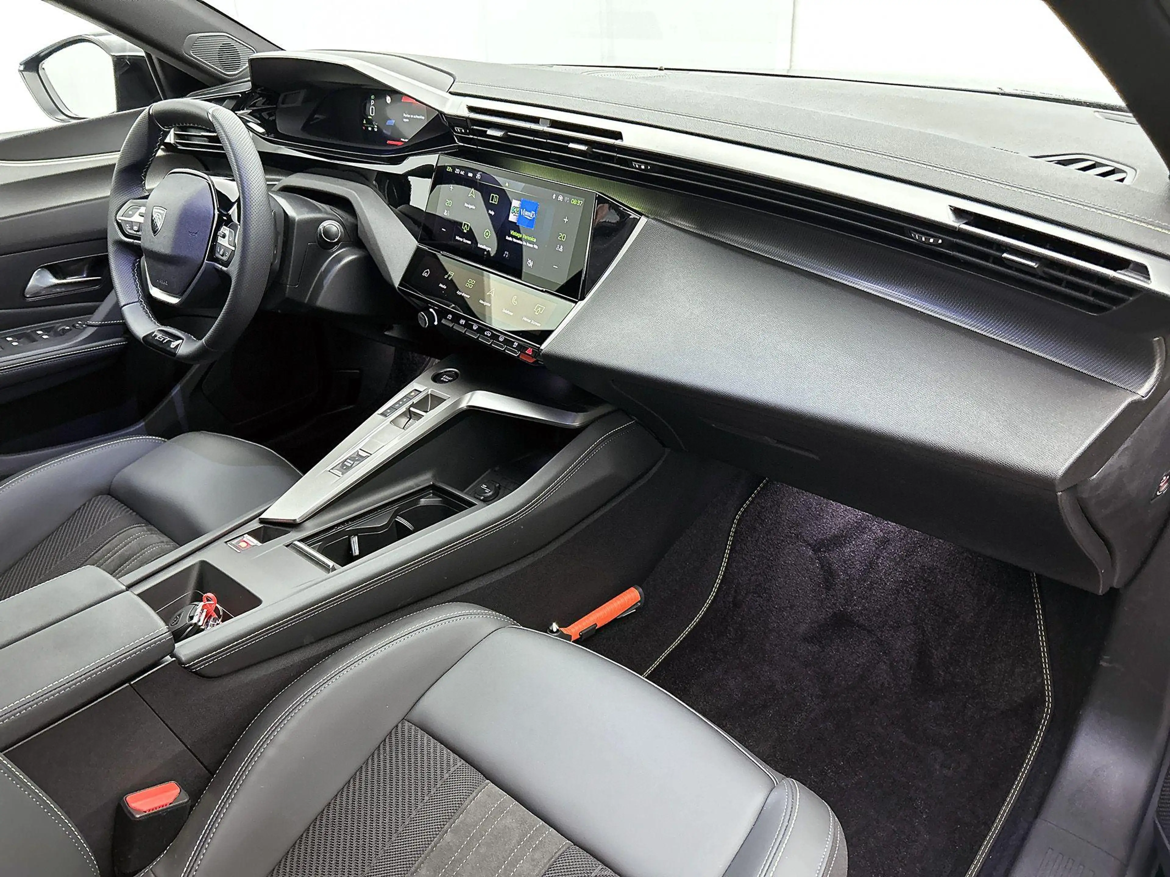 Peugeot 308 1.2 Hybrid 145 e-DCS6 GT | Alcantara® Executive In — photo 13