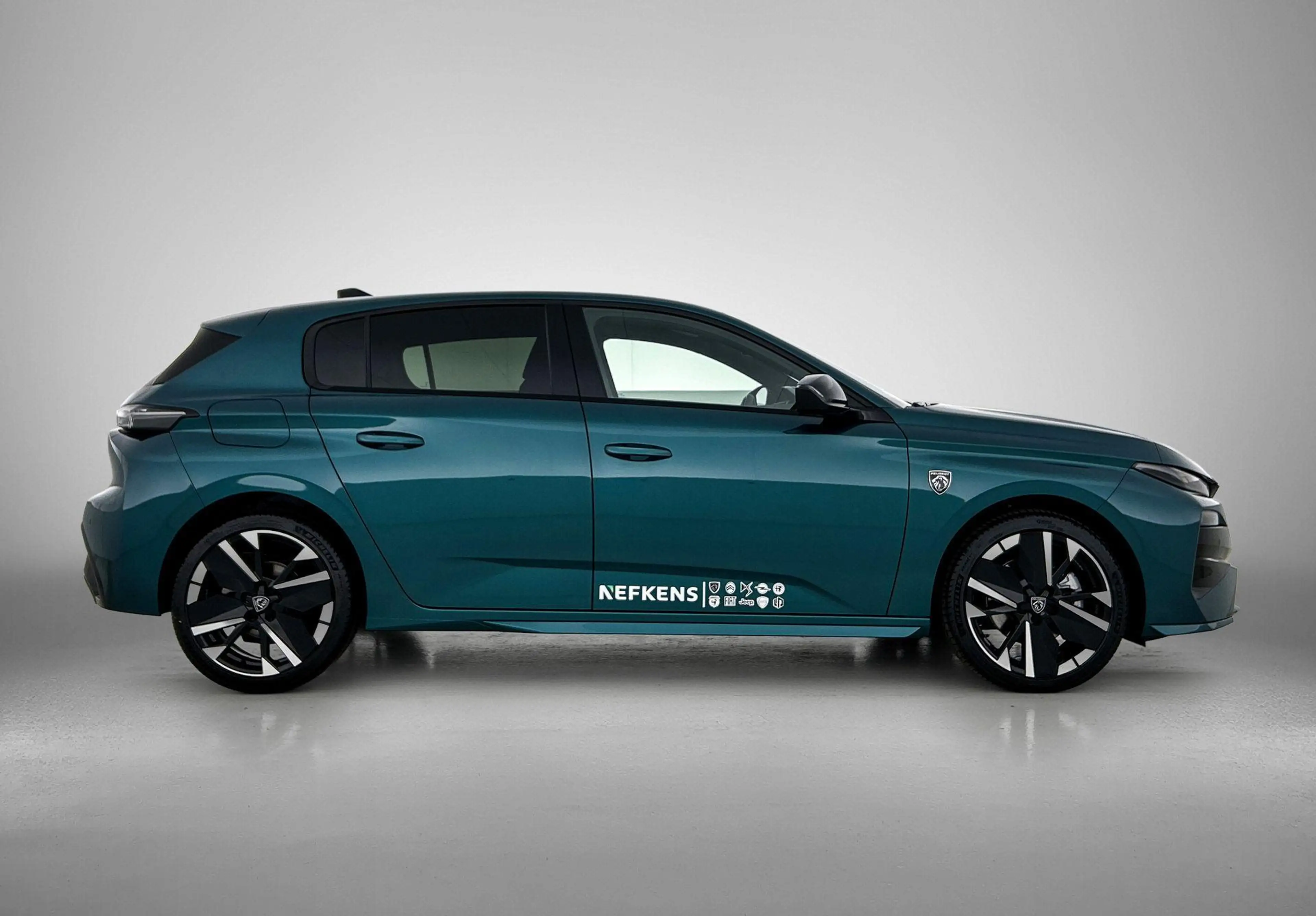 Peugeot 308 1.2 Hybrid 145 e-DCS6 GT | Alcantara® Executive In — photo 9