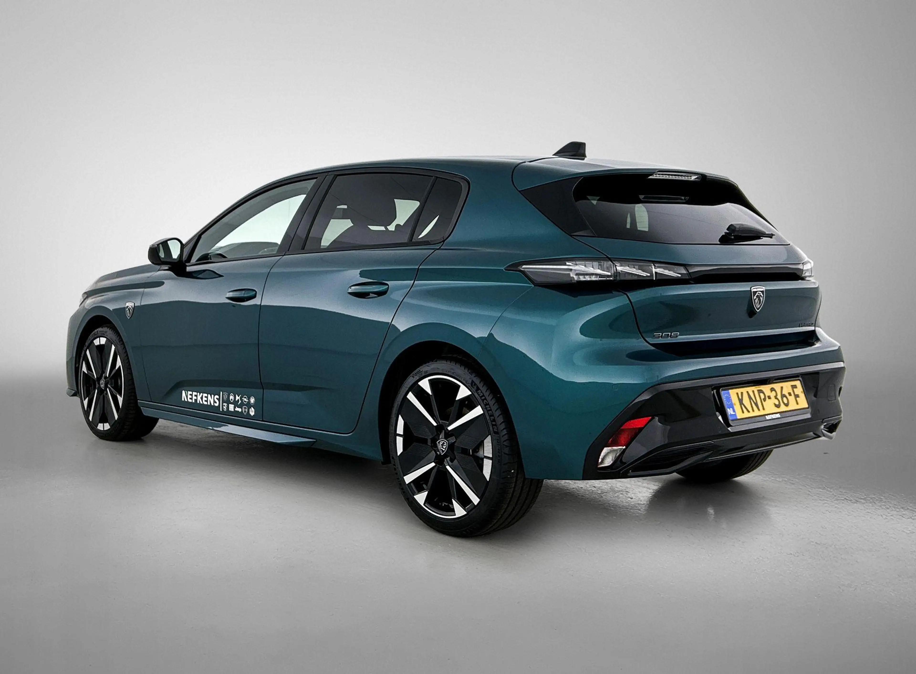 Peugeot 308 1.2 Hybrid 145 e-DCS6 GT | Alcantara® Executive In — photo 6