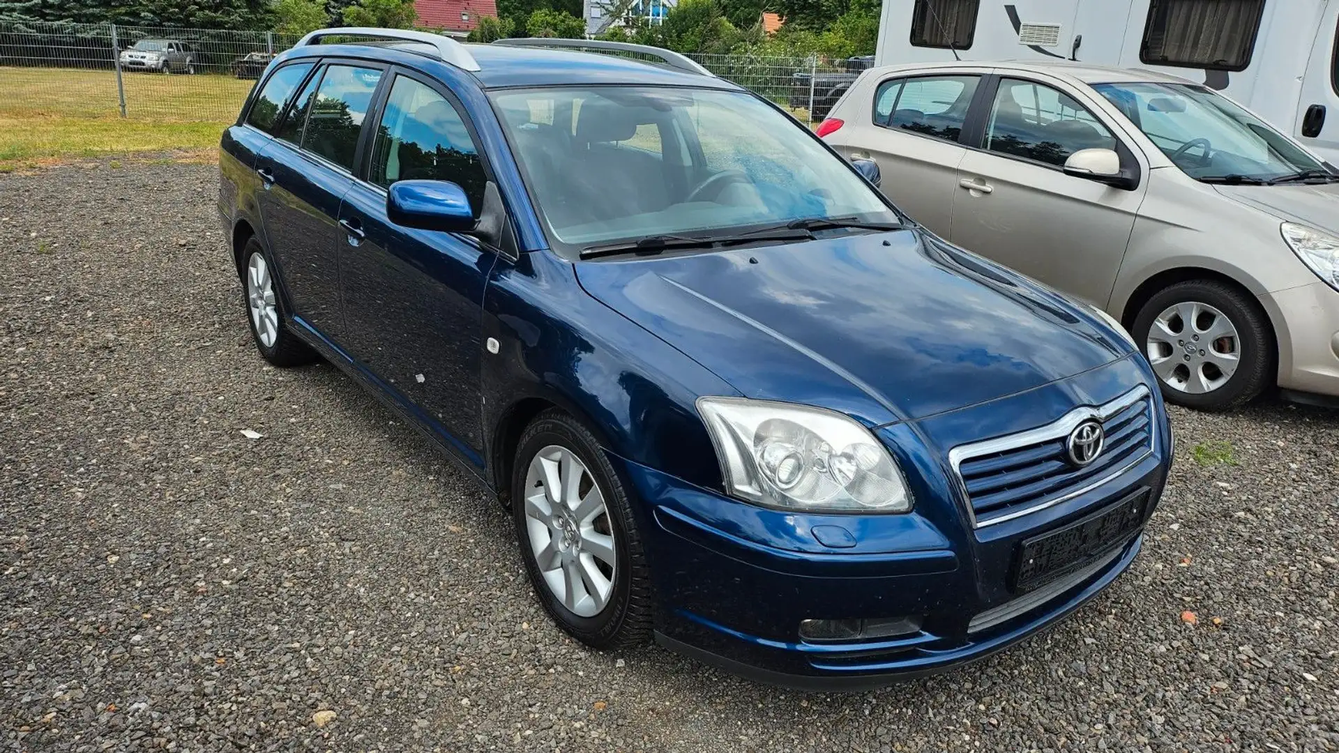 Toyota Avensis Kombi 1.8 Executive Bleu - 1