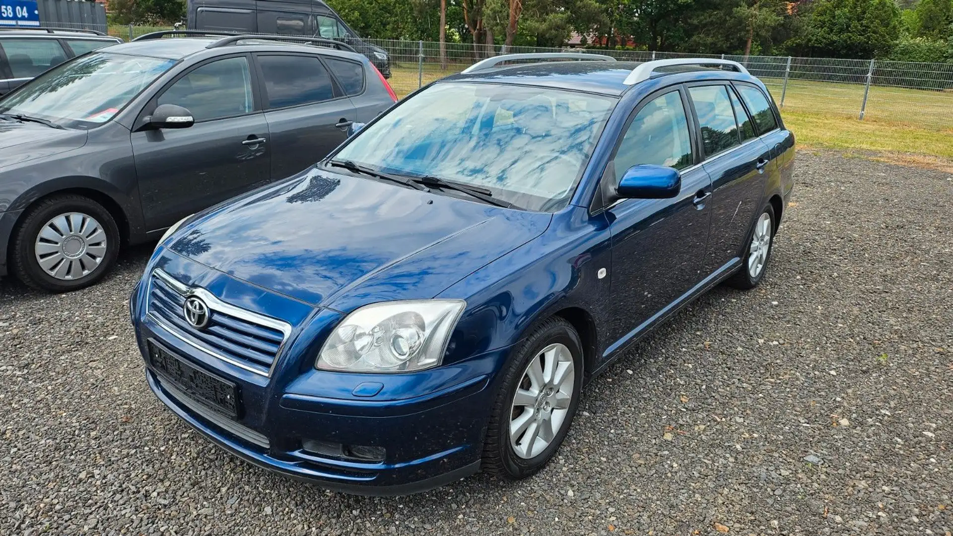 Toyota Avensis Kombi 1.8 Executive Bleu - 2