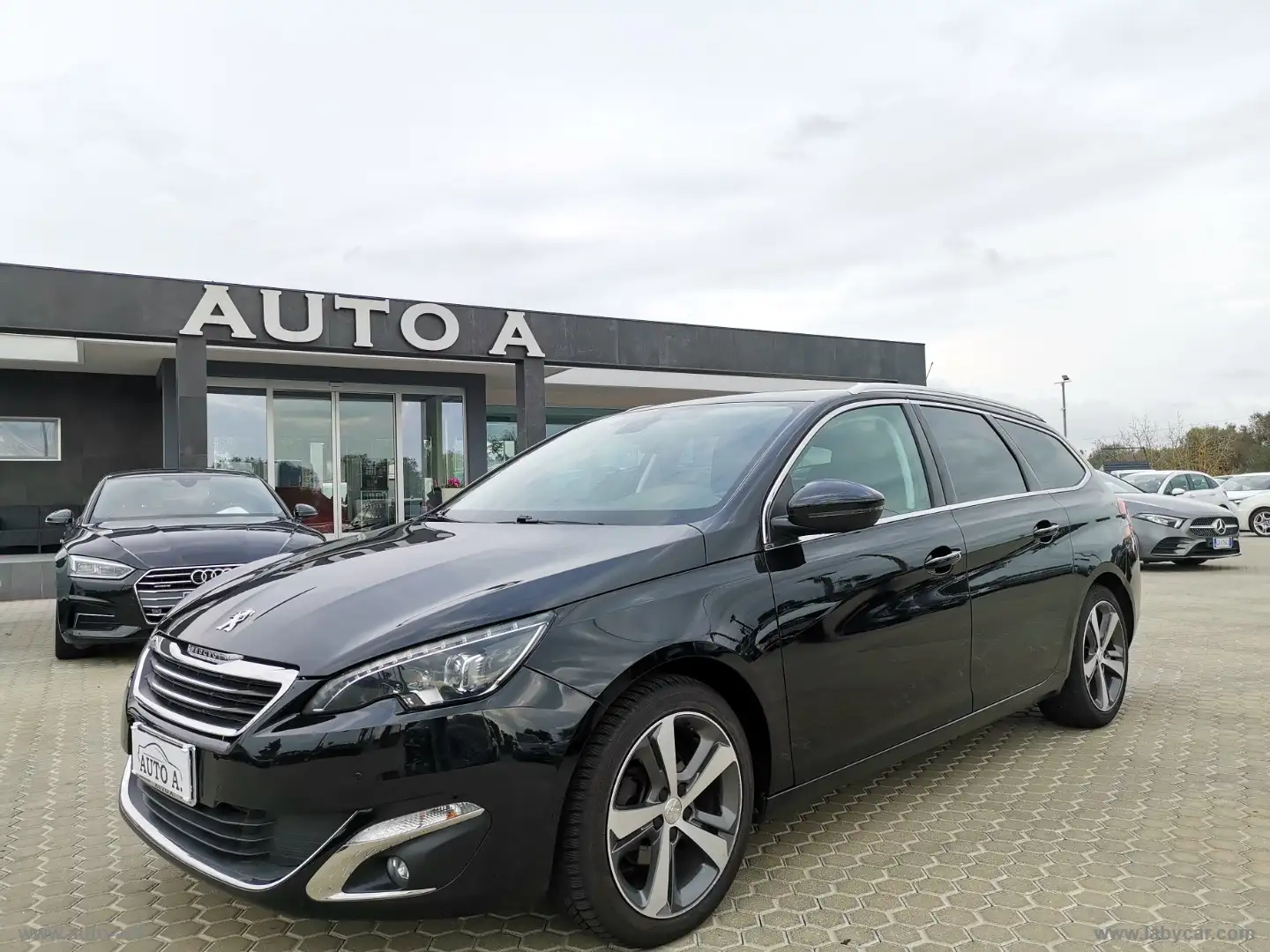 Peugeot 308 BlueHDi 120 S&S SW Allure Nero - 1