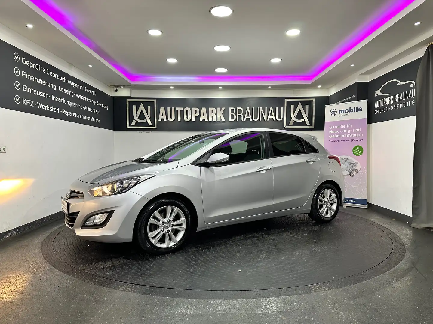 Hyundai i30 1,4 CVVT EU Plus *SZH*AHK*PDC* Grau - 2