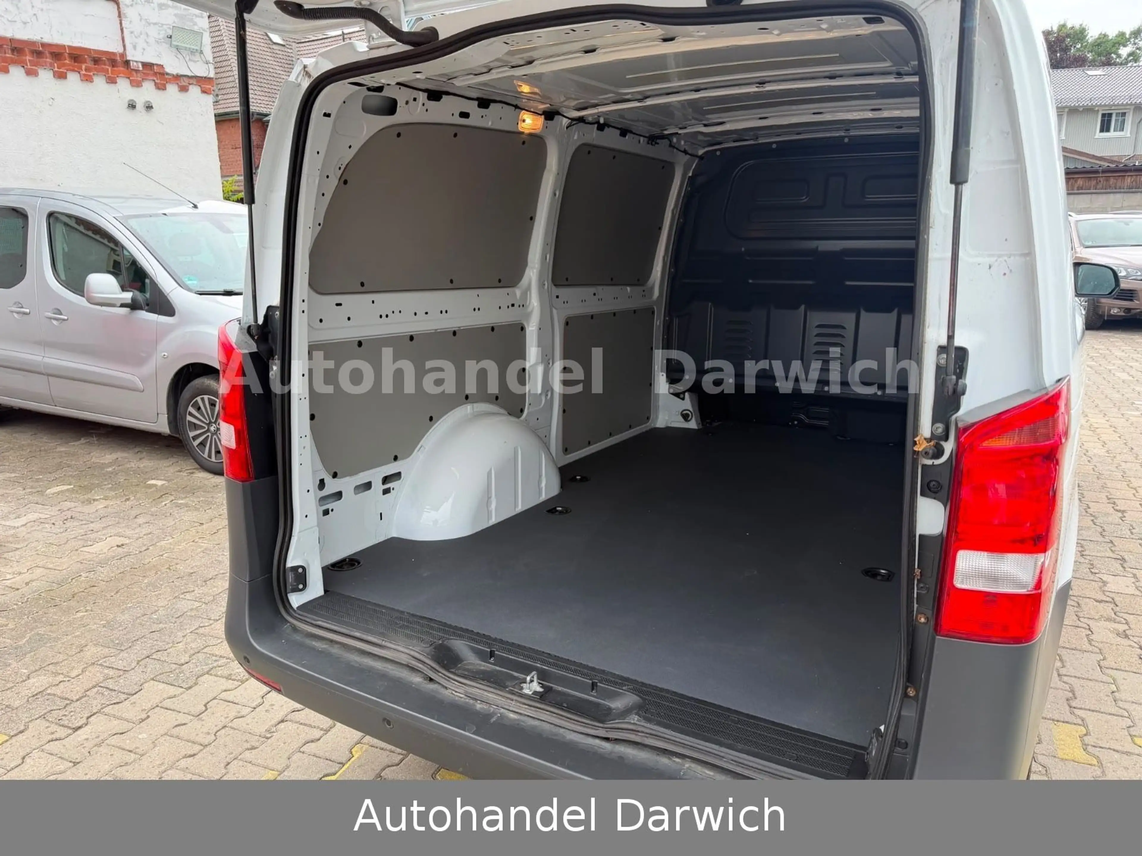 Mercedes-Benz Vito 111/112 eVito lang Junge Sterne 2028 MhwSt* — photo 13