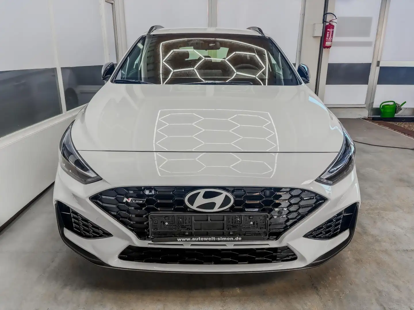 Hyundai i30 Kombi PREMIUM DCT N-LINE SHZ NAVI RFK 1.6 T-GDi... Weiß - 2