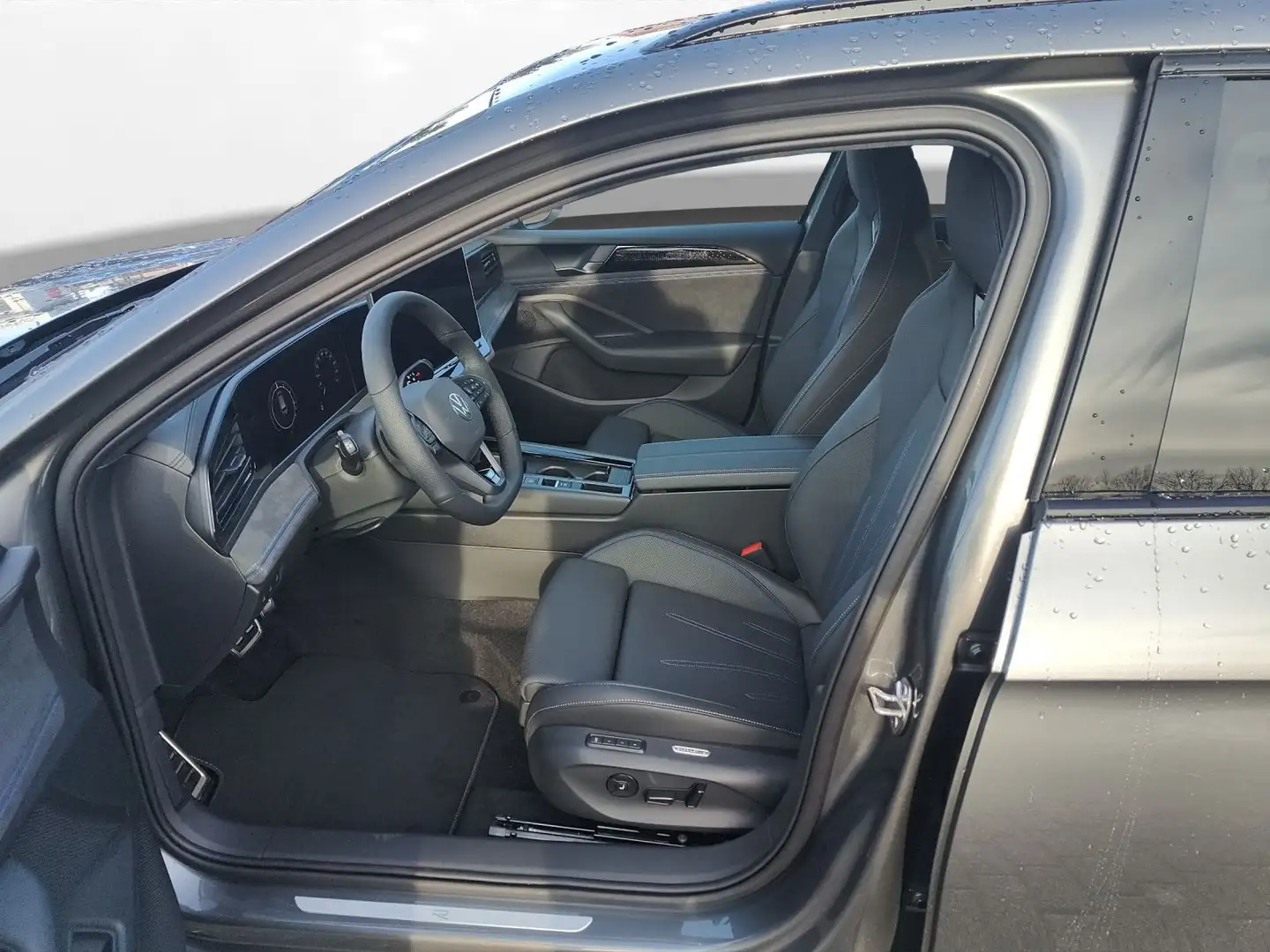 Volkswagen Passat R-Line 1,5l eHybrid  AHK, Massagesitz, IQ Grau - 2