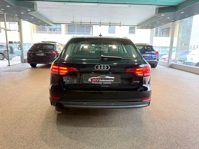 Audi A4 Avant view 5