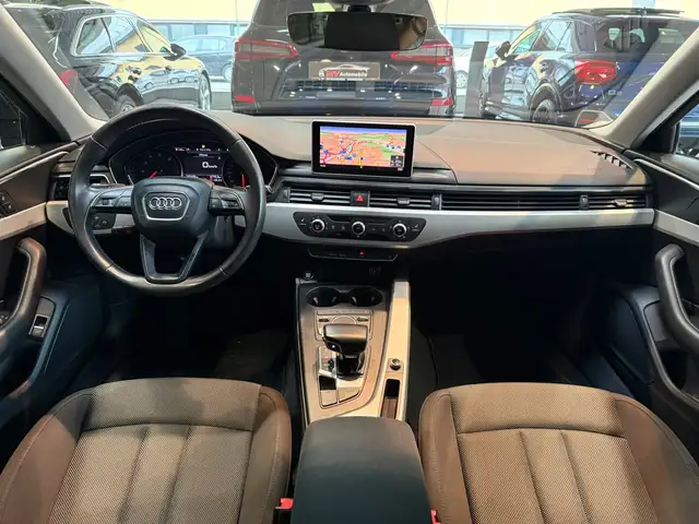 Audi A4 Avant view 11