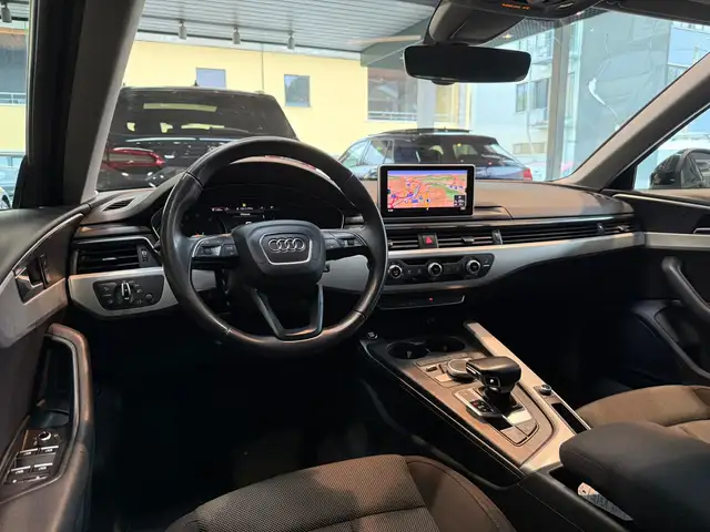Audi A4 Avant view 9