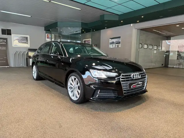 Audi A4 Avant view 3
