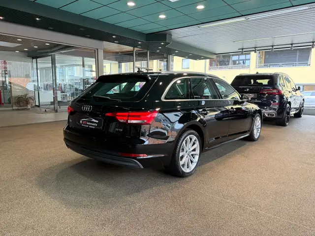 Audi A4 Avant view 6