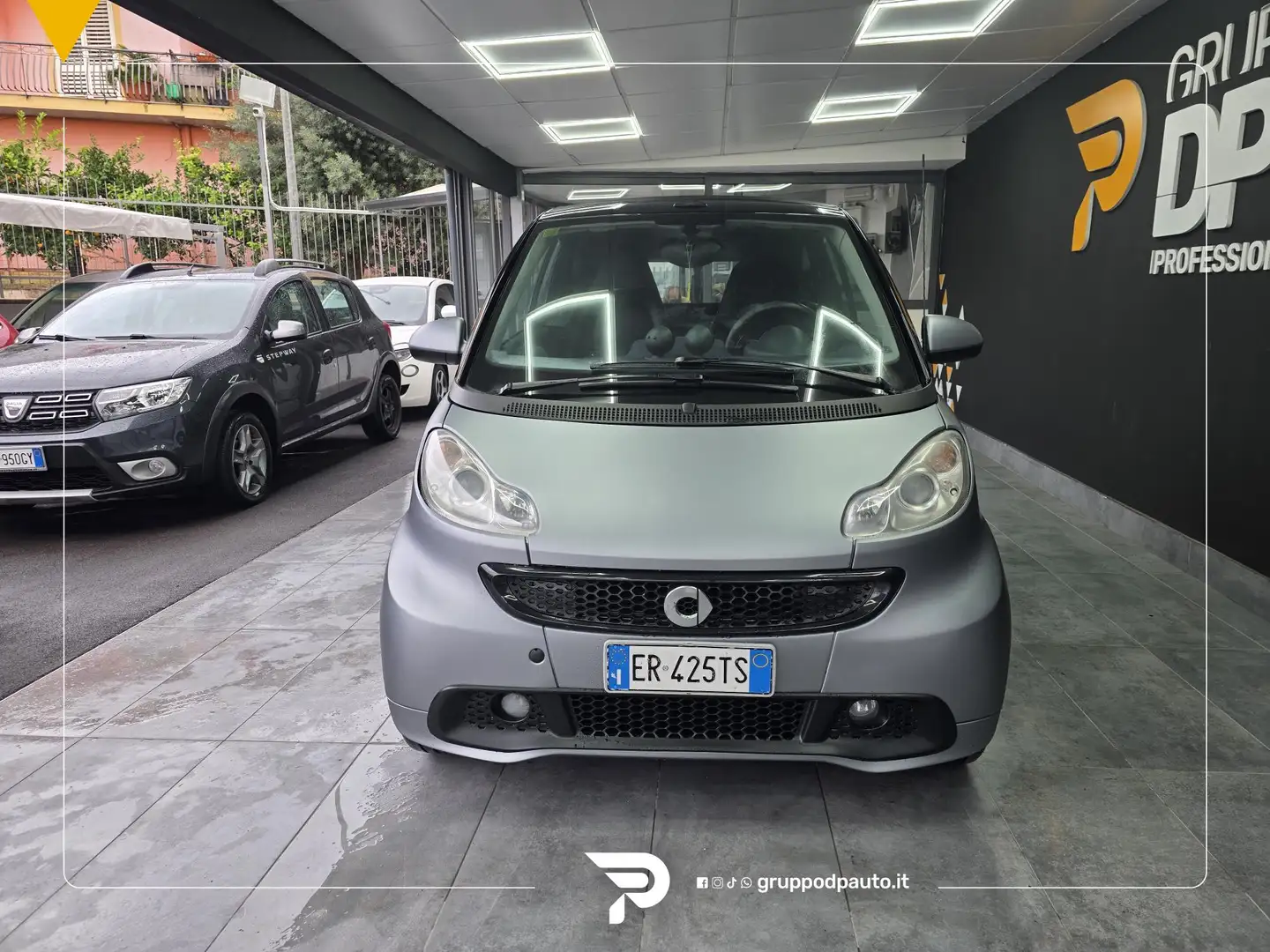 smart forTwo Fortwo Cabrio 1.0 mhd Passion 71cv FL Grijs - 2