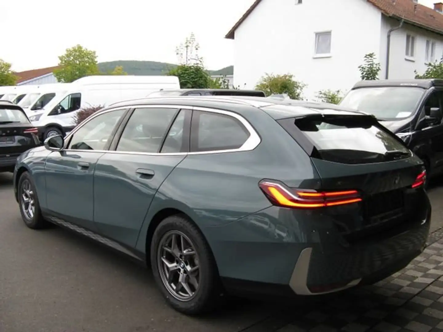 BMW 520 520 d xDrive G 60 NAVI KAM LED SHZ S-SITZ 1HD Grün - 2