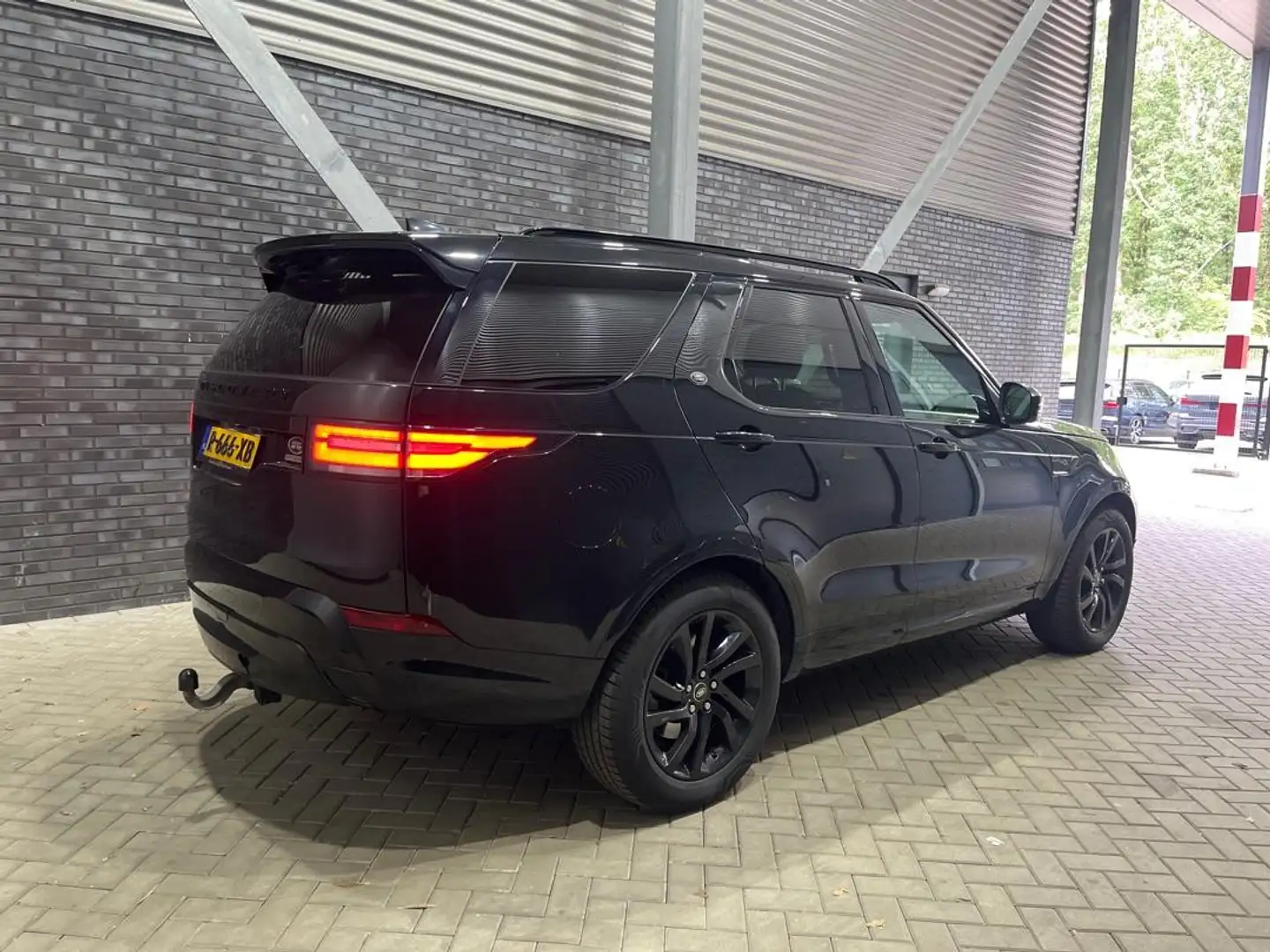 Land Rover Discovery 3.0 Sd6 HSE | 7P | Panoramadak | Luchtvering | Tre Zwart - 2