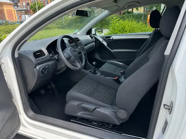 Volkswagen Golf view 11