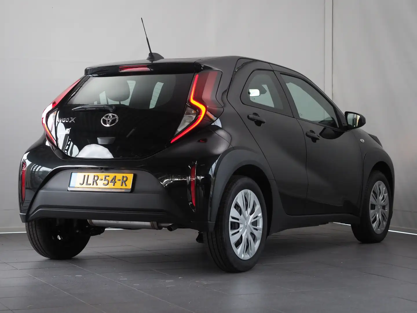 Toyota Aygo X 1.0 VVT-i S-CVT Play | Stoelverwarming | Achteruit Schwarz - 2