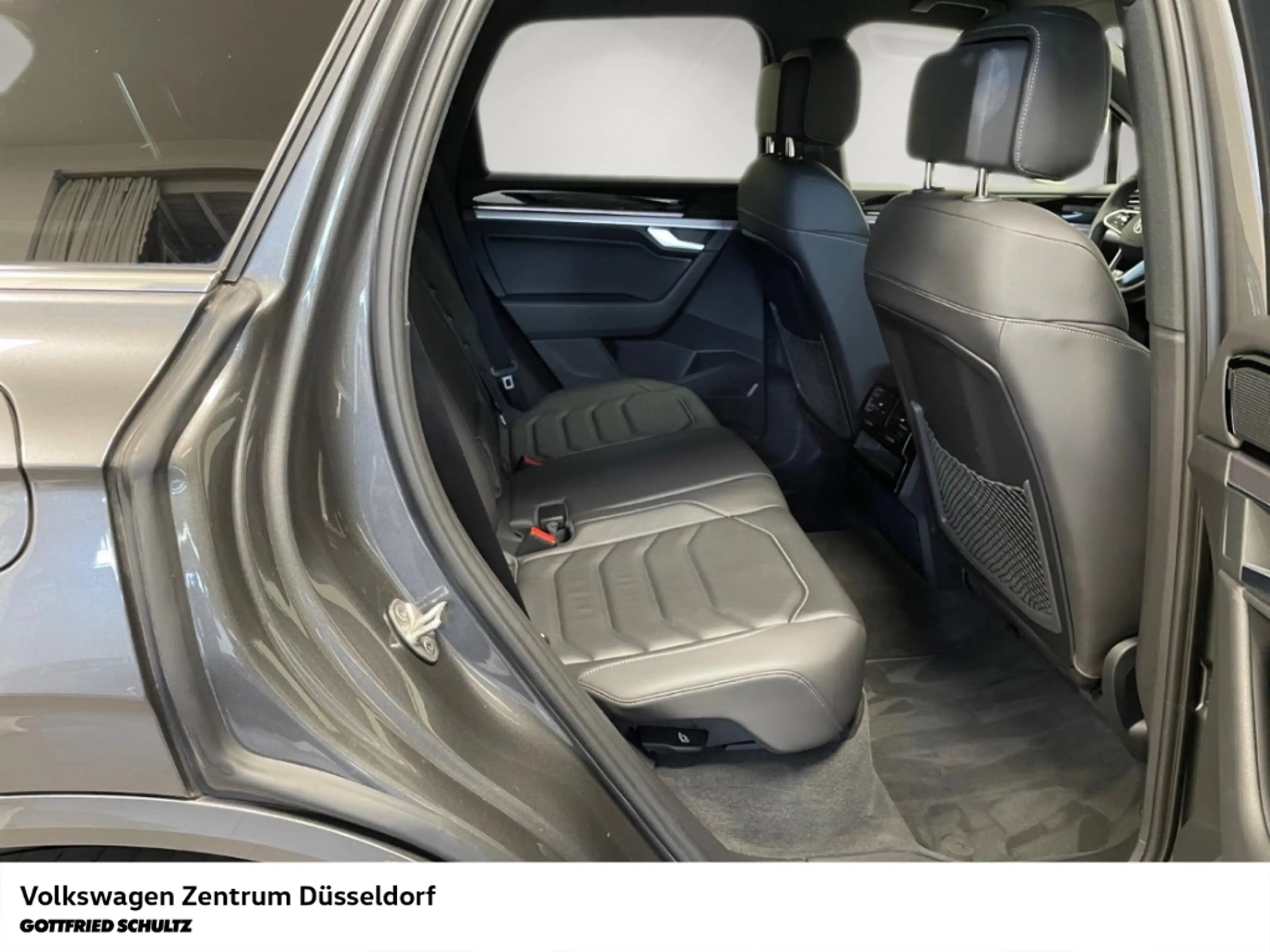 Volkswagen Touareg R-Line 2.0 TDI 4Motion DSG AHK Leder Navi — photo 6