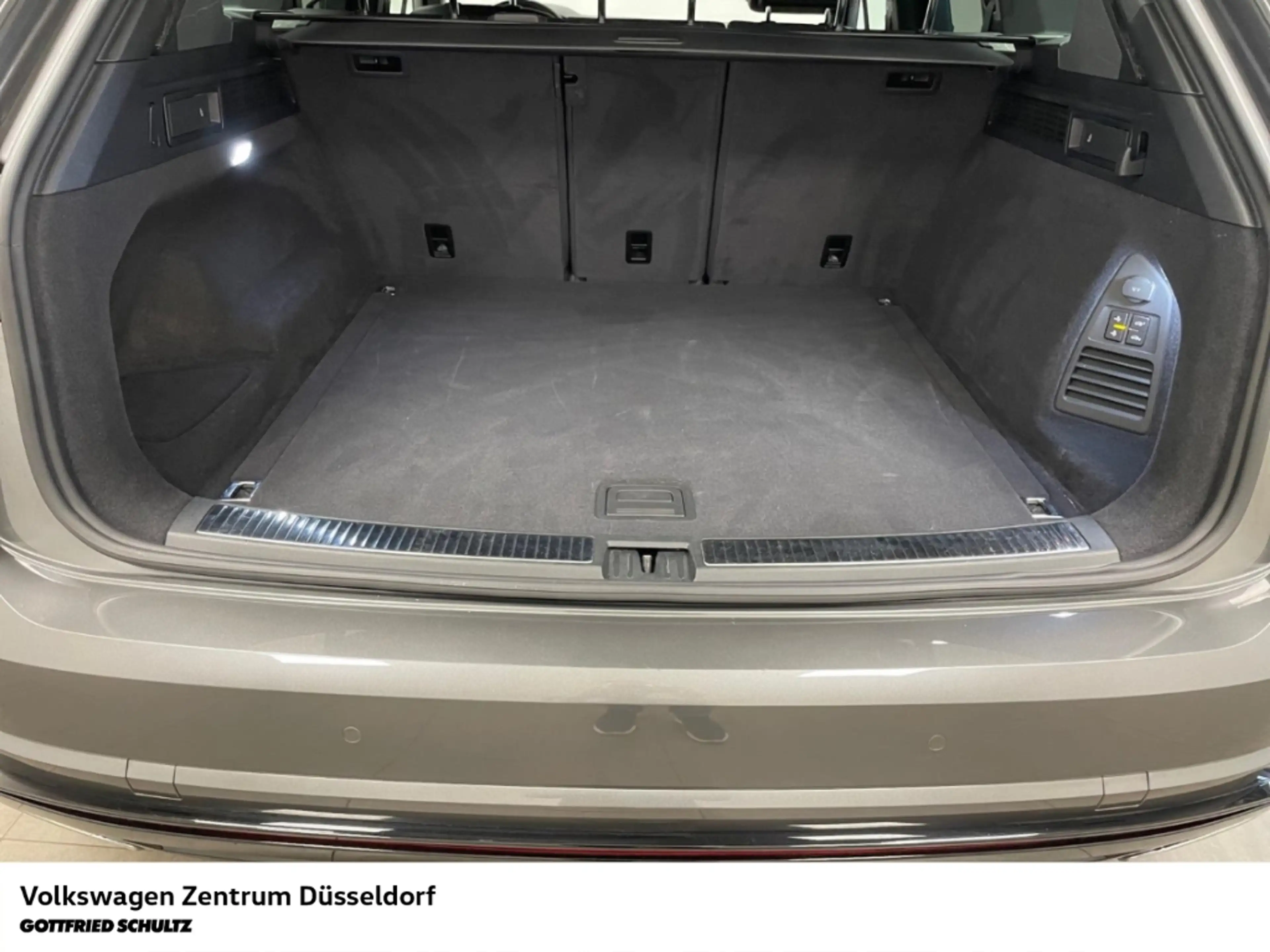 Volkswagen Touareg R-Line 2.0 TDI 4Motion DSG AHK Leder Navi — photo 7
