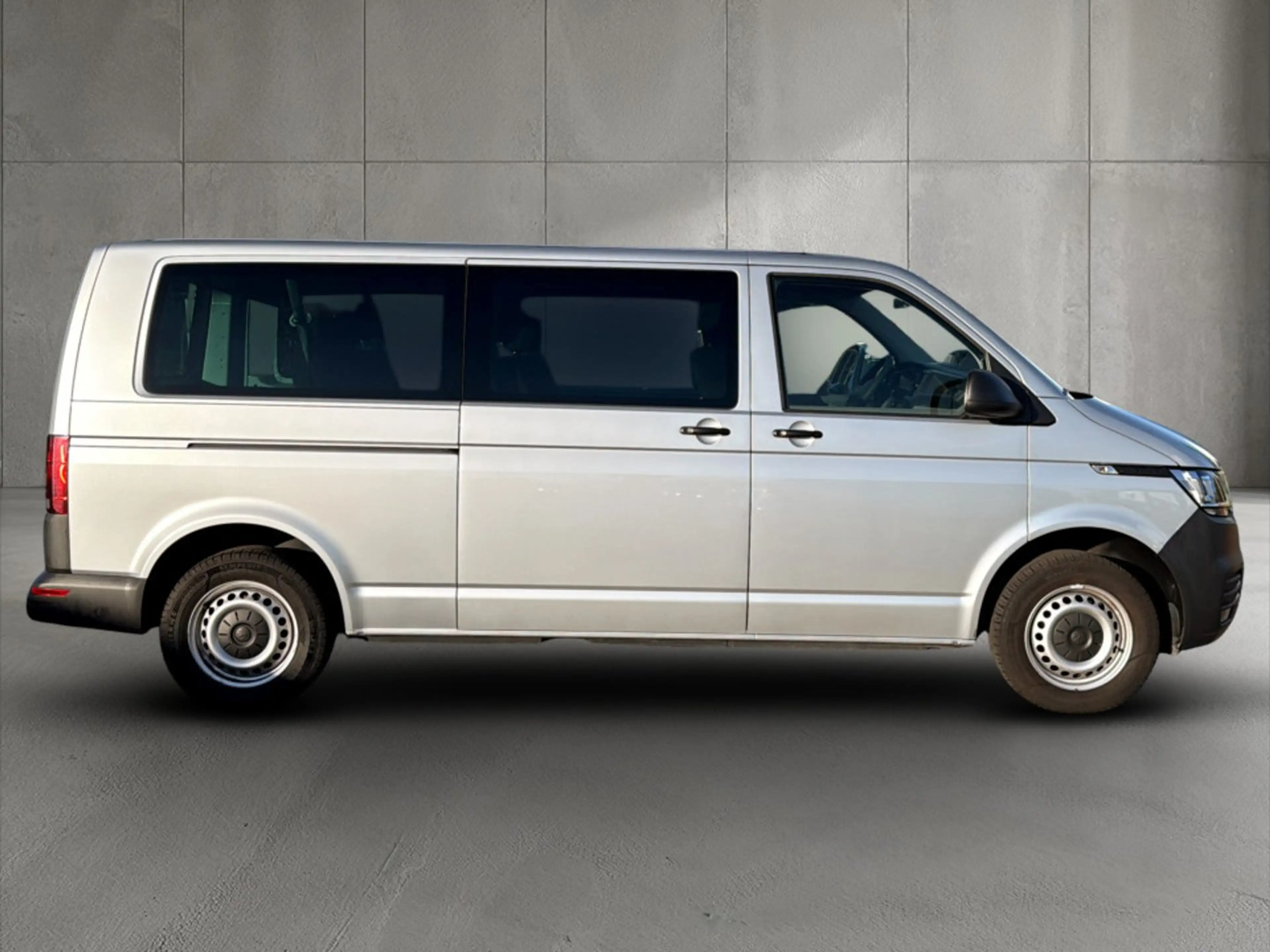 Volkswagen T6.1 Transporter Kombi LR TDI — photo 3