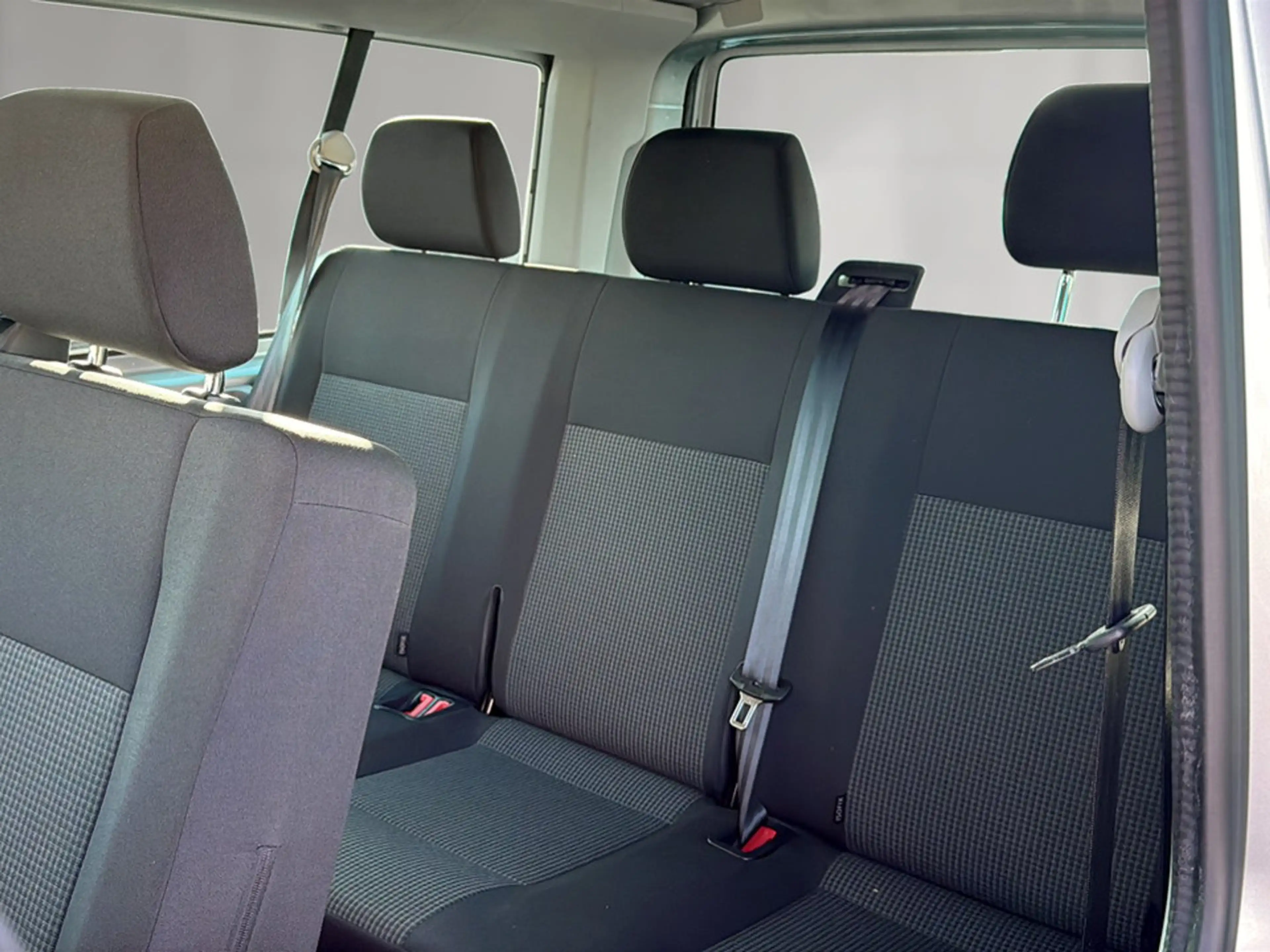 Volkswagen T6.1 Transporter Kombi LR TDI — photo 13