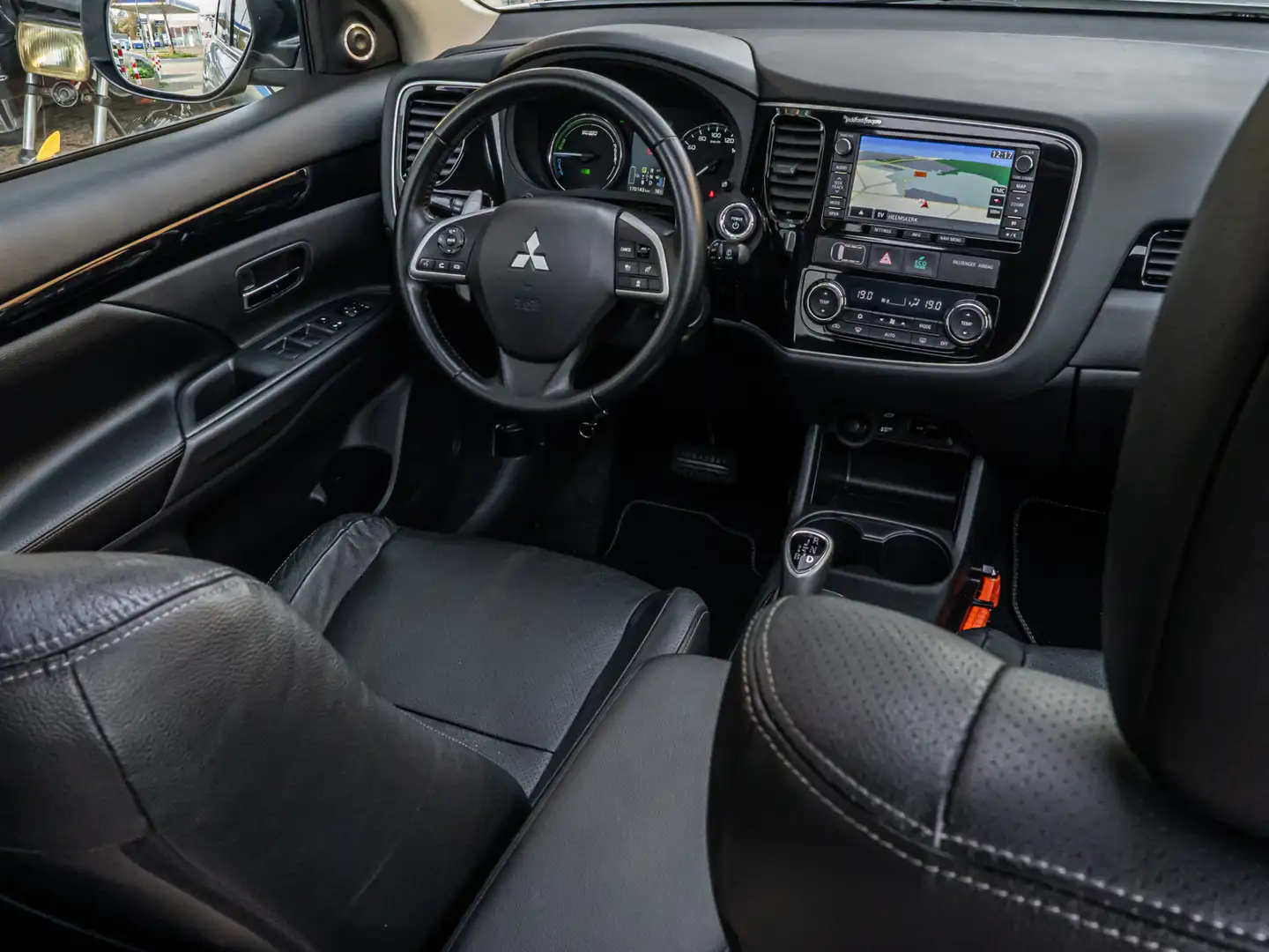 Mitsubishi Outlander 2.0 PHEV Instyle+ ORG NL PANO LEDER CAMERA STOELVE Wit - 2