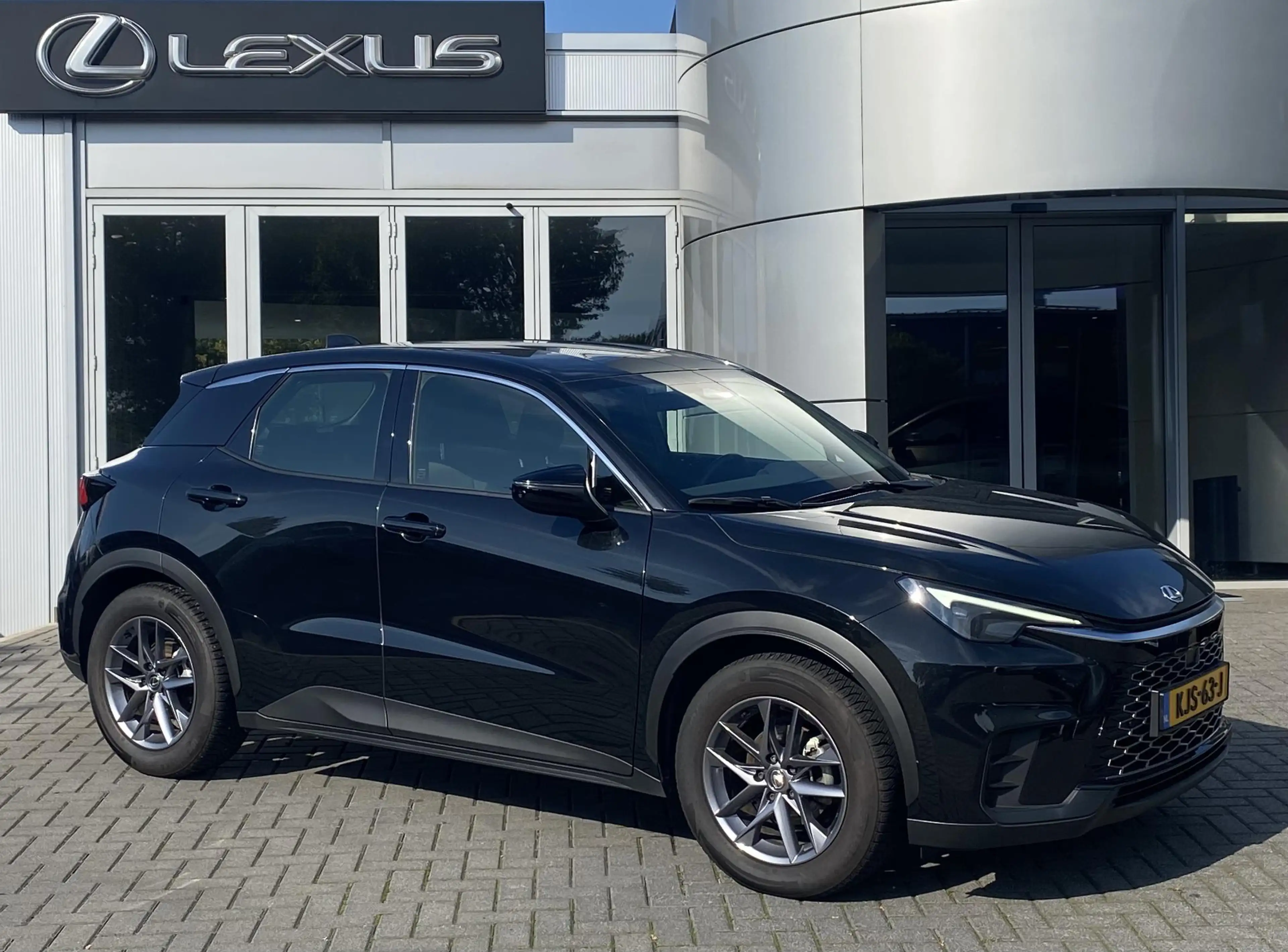 Lexus LBX 2WD STOELVERW STUURVERW PARK-SENSOR BLIND-SPOT CAR