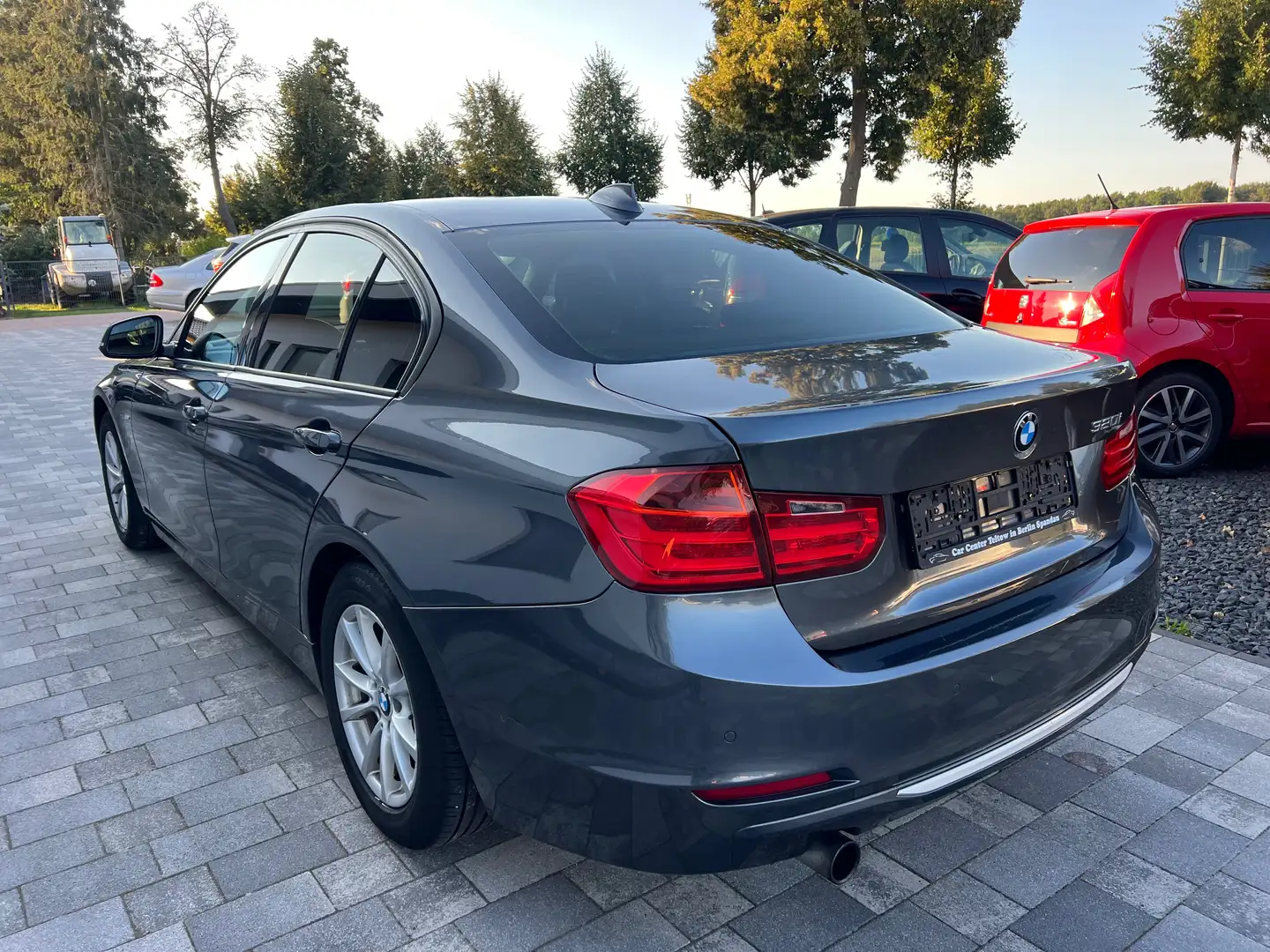 BMW 320 320 i Automatik Xenon Navi Teilleder Tüv neu Grau - 2