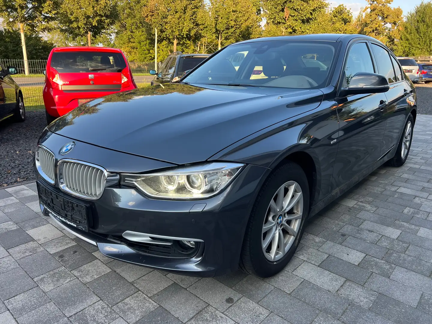 BMW 320 320 i Automatik Xenon Navi Teilleder Tüv neu Grau - 1