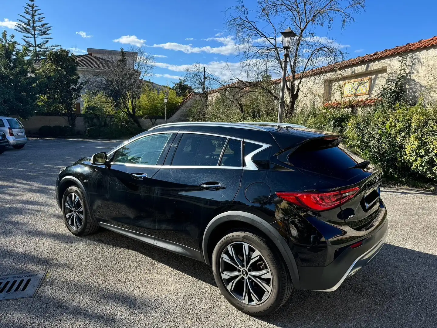 Infiniti QX30 2.2d Premium awd dct - 2