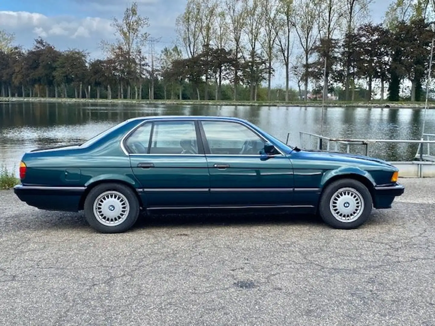 BMW 735 735i Verde - 2