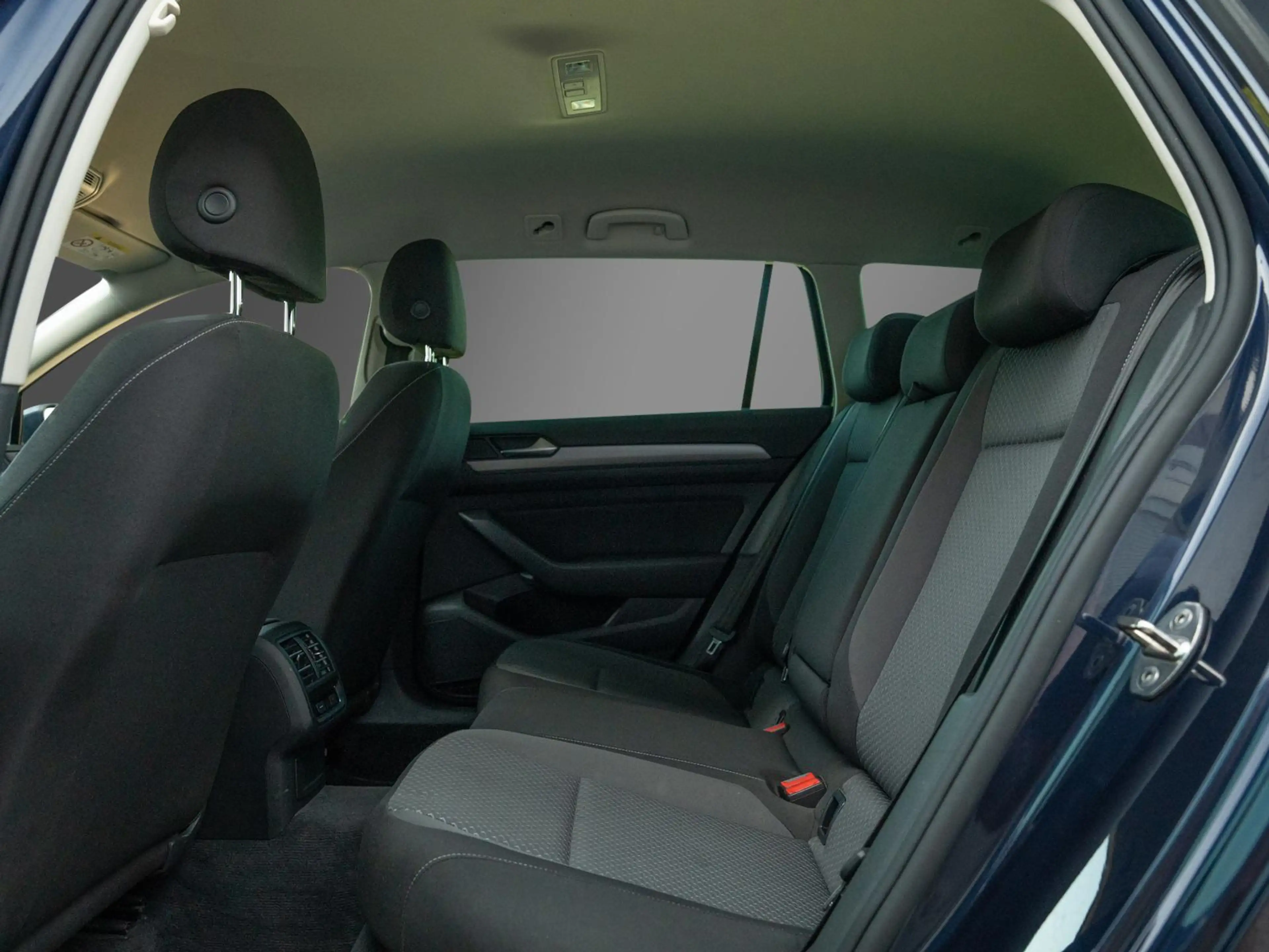 Volkswagen Passat Variant Business-Paket Premium ACC — photo 10
