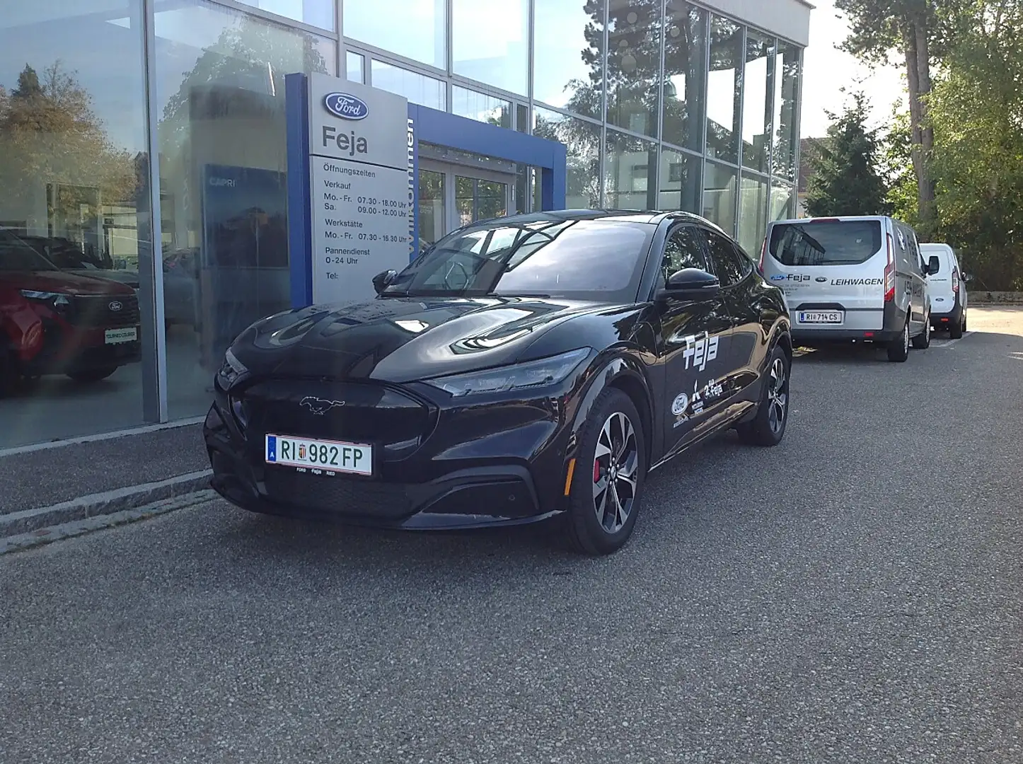Ford Mustang Mach-E Elektro 91kWh Extended Range AWD Premium Schwarz - 1
