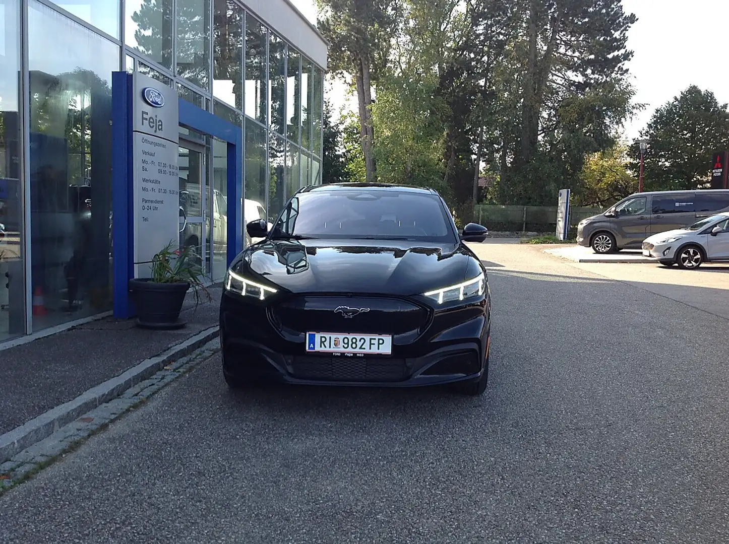 Ford Mustang Mach-E Elektro 91kWh Extended Range AWD Premium Schwarz - 2