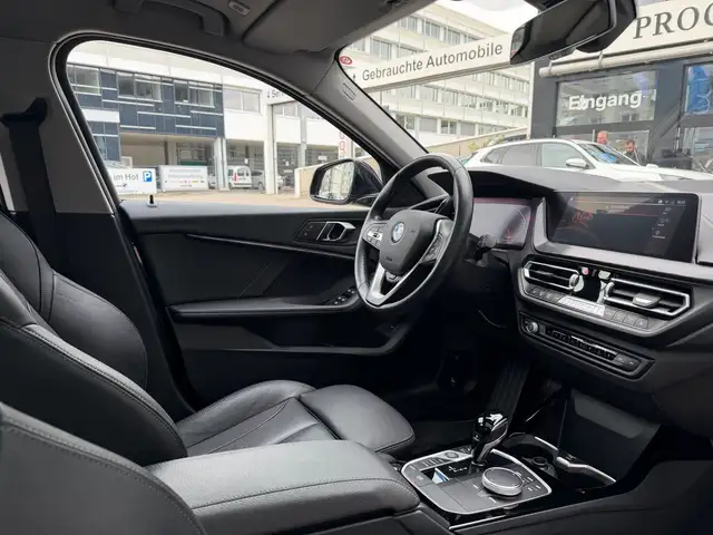 BMW 1 Series view 5