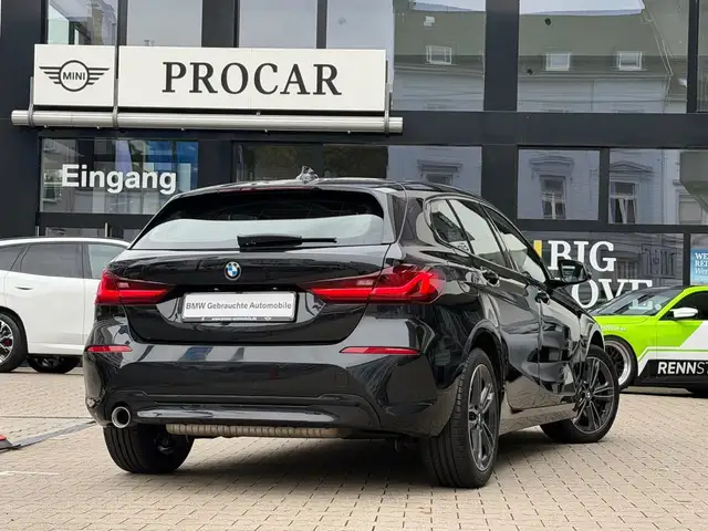 BMW 1 Series view 2