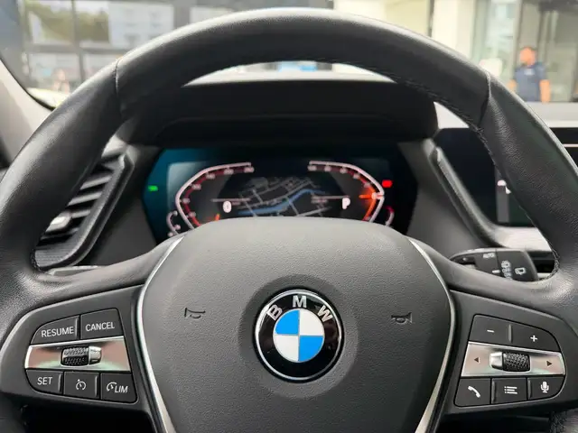 BMW 1 Series view 13