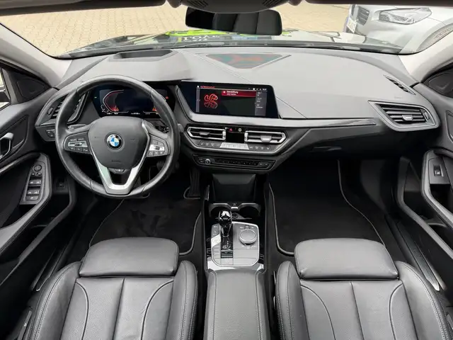 BMW 1 Series view 3