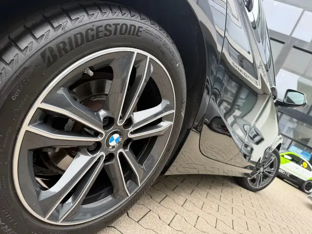 BMW 1 Series view 4