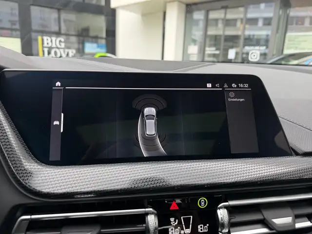 BMW 1 Series view 10