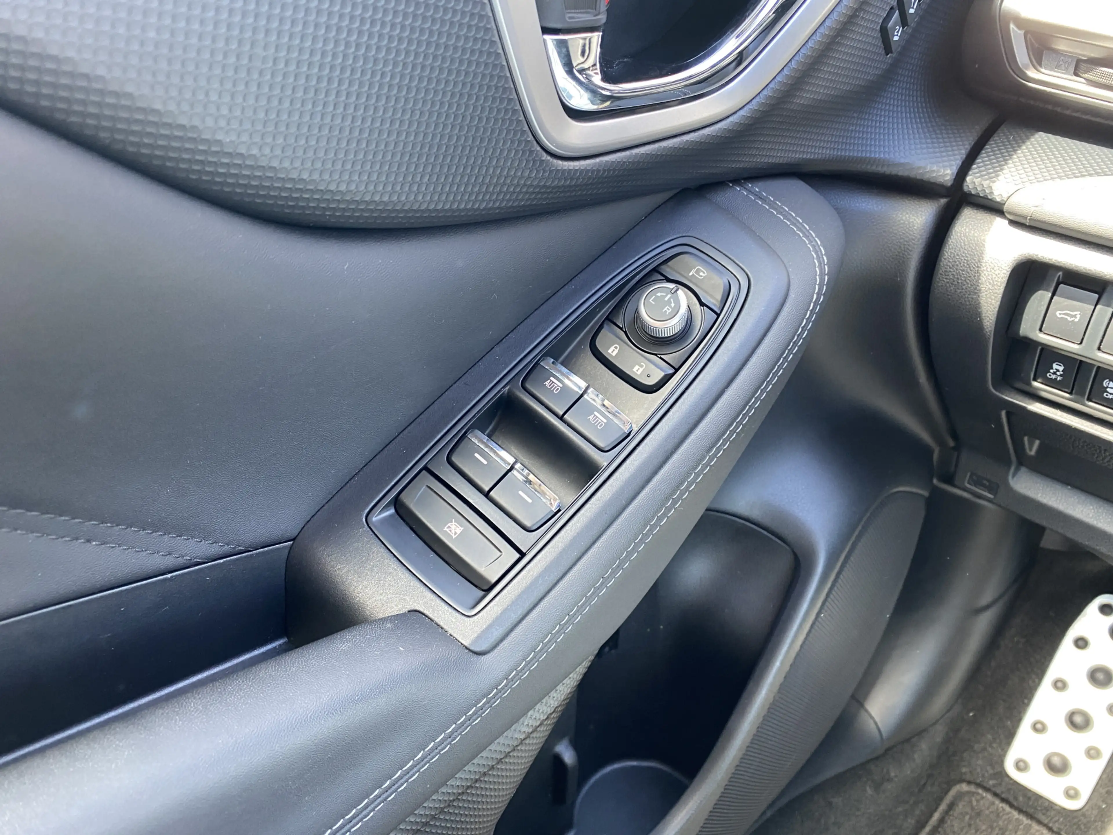 Subaru Forester 2.0i e-BOXER Luxury AUT. | dealer onderh. | leder — photo 25