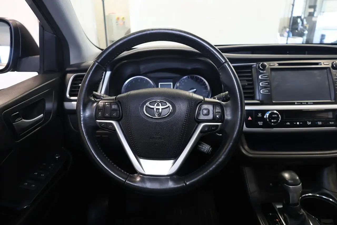 Toyota Highlander снимка Toyota Highlander