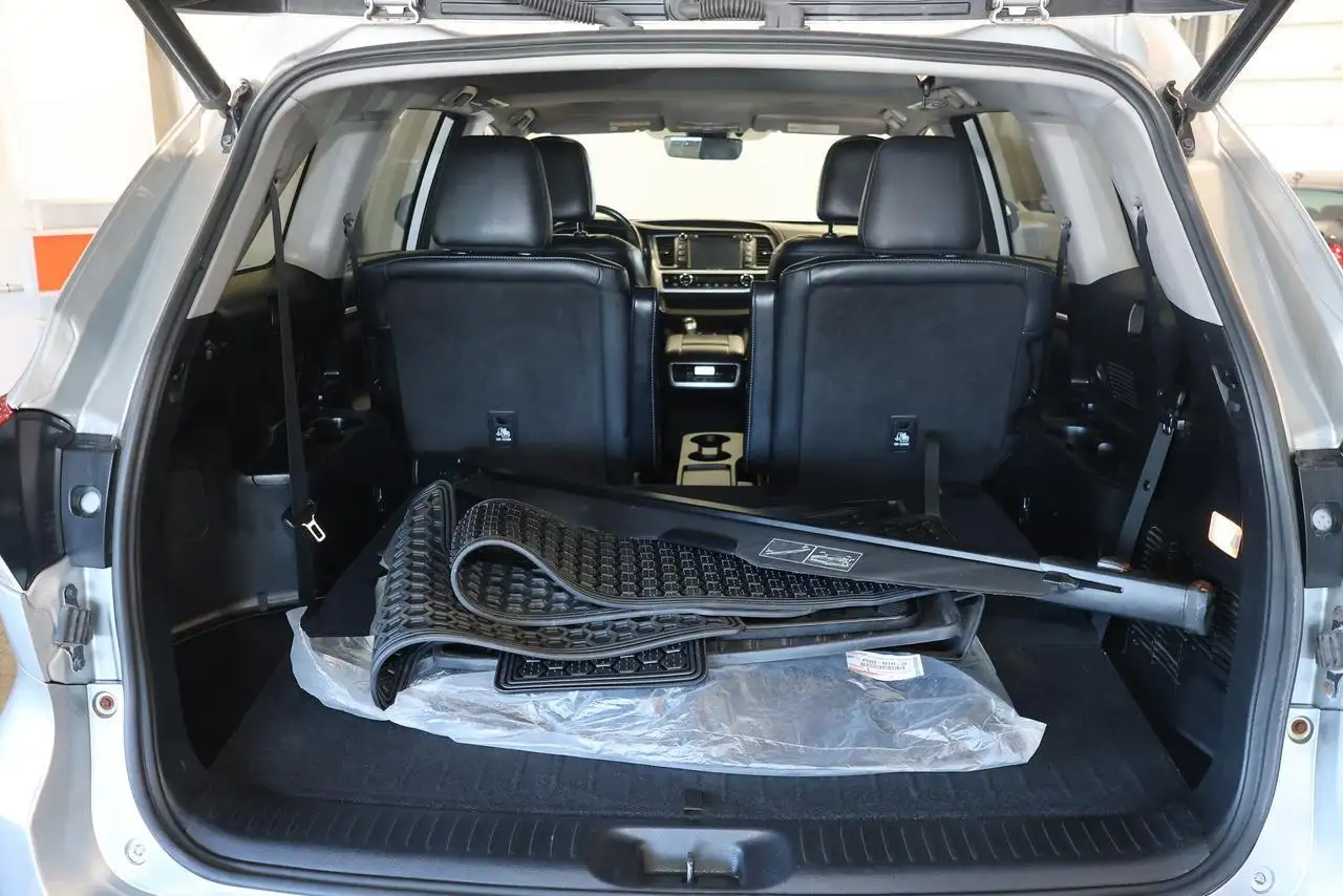 Toyota Highlander снимка Toyota Highlander