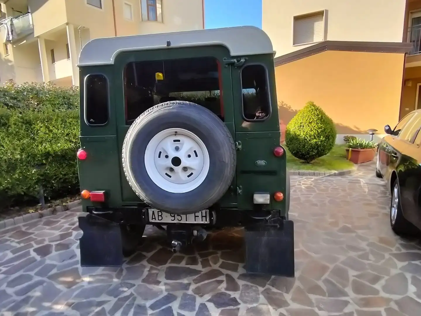 Land Rover Defender 90 2.5 tdi Hard Top Groen - 1