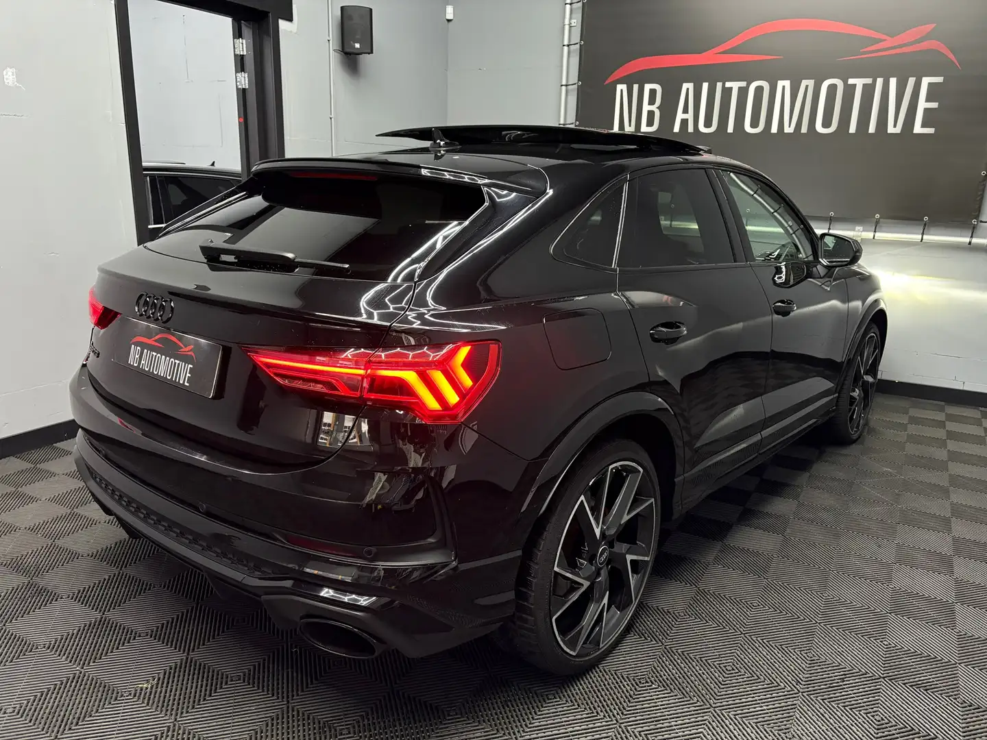 Audi RS Q3 RSQ3 2.5 TFSI Quattro PANO Schwarz - 2