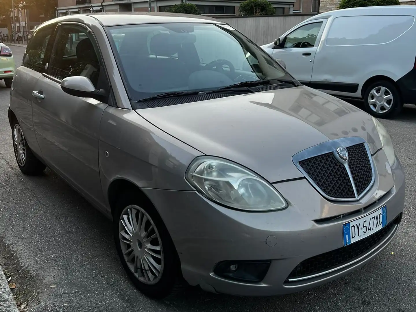 Lancia Ypsilon Ypsilon II 2009 1.4 8v Argento ecochic Gpl Gris - 2